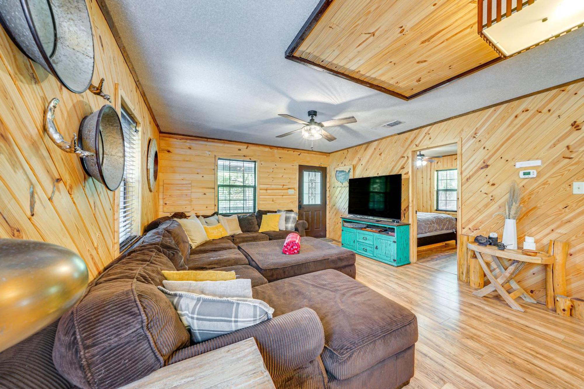 Broken Bow Cabin With Hot Tub And Game Room! Luaran gambar